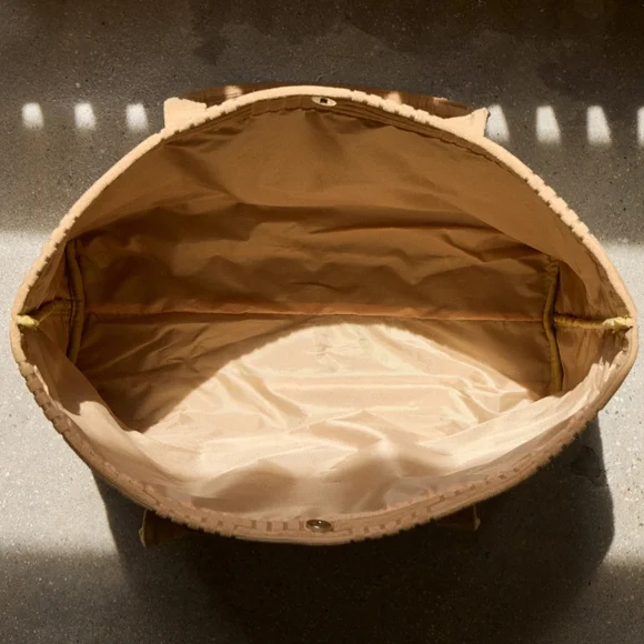 #760 Quilted Tote Bag (Woven Texture) w/Luxe Terry Fabric Travel Pouch -Medium - Picture 3 of 7